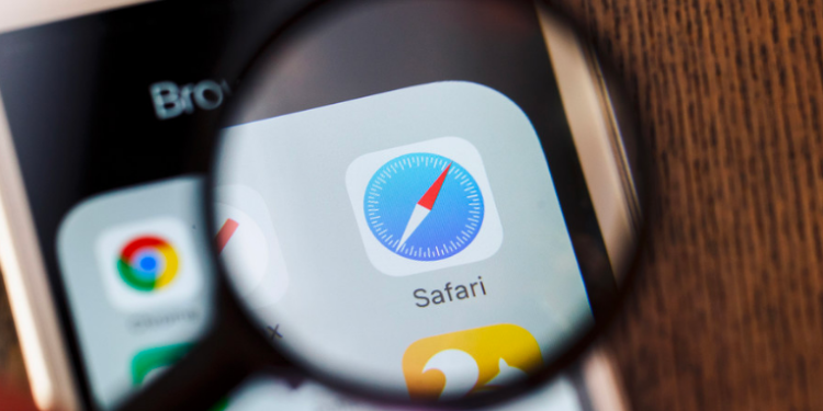 Descubren un fallo de seguridad en el navegador Safari que permite conocer el historial de navegación de los macOS, iPhone e iPad.