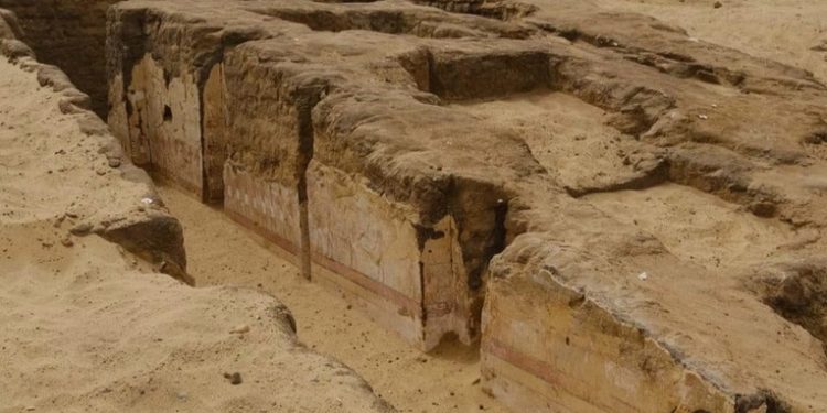 Desentierran tumba egipcia con escenas de la vida cotidiana de hace más de cuatro milenios