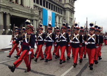 Desfiles del 15 de septiembre iniciarán frente al palacio nacional desde las 7 de la mañana