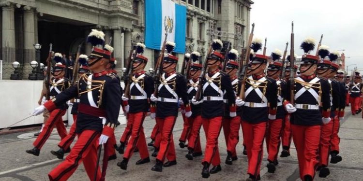 Desfiles del 15 de septiembre iniciarán frente al palacio nacional desde las 7 de la mañana