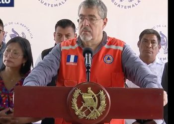 Deslave en Pastores: Presidente Arévalo inspecciona zona de desastre