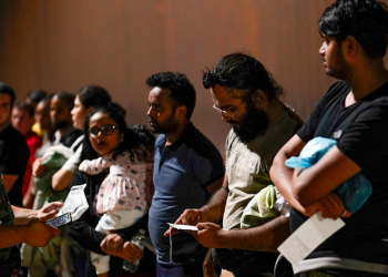 Desmantelan en EE.UU. una red que transportaba migrantes en maletas y cajas por la frontera con México