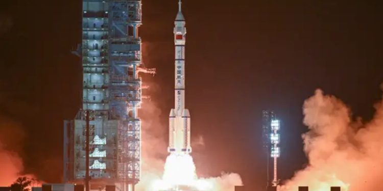 Despega la misión espacial china Shenzhou-18