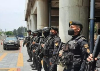 Despliegue de pelotón antimotines en aeropuerto La Aurora por temor a bloqueos