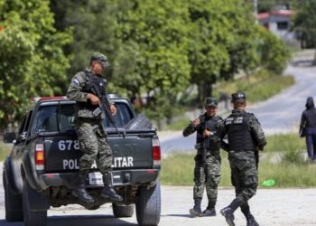 Despliegue masivo de policías y militares en la capital de Honduras para reforzar la seguridad durante la temporada navideña