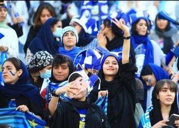 Después de 42 años Irán permite a mujeres asistir a un partido de fútbol de la liga local