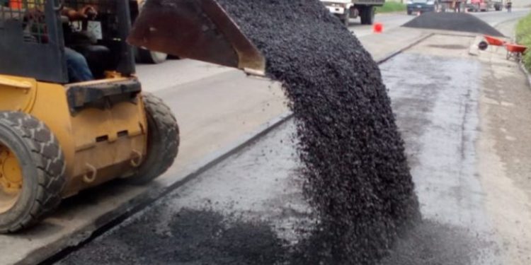Detendrán trabajos de bacheo y reparación de carreteras si continúan las lluvias