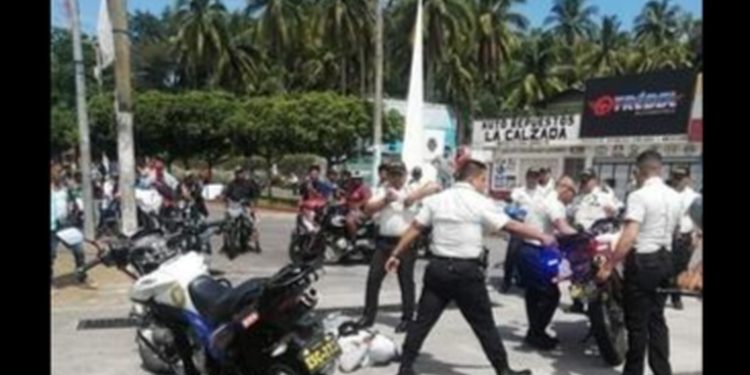 Detenidos en Santa Lucía Cotzumalguapa tres individuos acusados de extorsionar durante protesta.