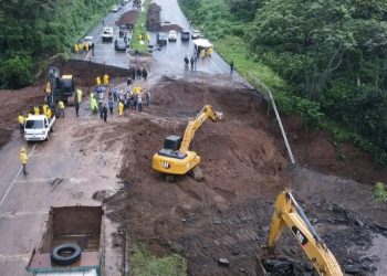 Determinan reemplazo de 15 metros de tubería en socavón de la autopista Palín-Escuintla