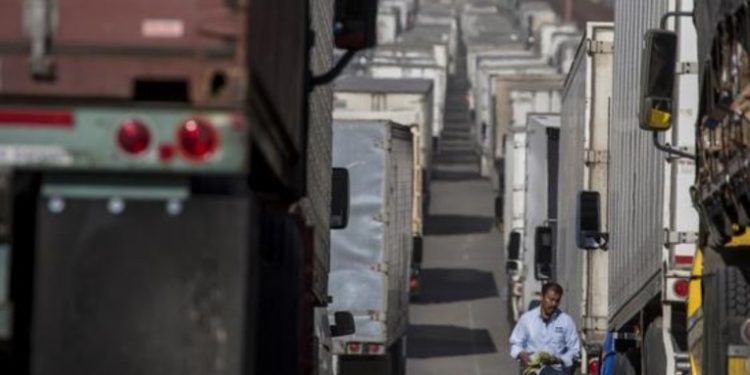 Detienen a 145 migrantes indocumentados que viajaban en un camión en Guatemala