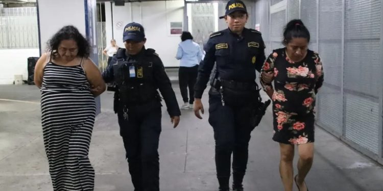 Detienen a dos mujeres al intentar ingresar Q50 mil en efectivo al COF