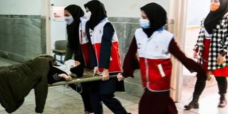 Detienen a más de 100 personas por envenenamiento de niñas