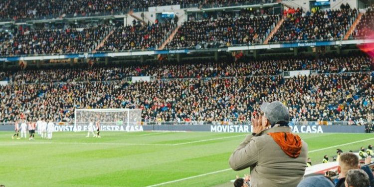 Detienen a sospechoso de apuñalar a un fanático en el partido México-Catar disputado en EE.UU.