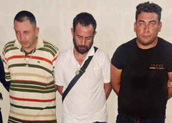 Detienen a tres falsos fiscales con chalecos del MP y armas ilegales