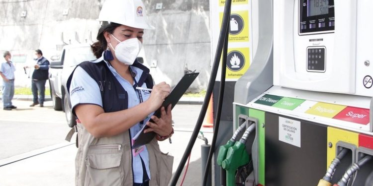 DIACO continúa verificando en gasolineras y distribuidoras de gas en el país