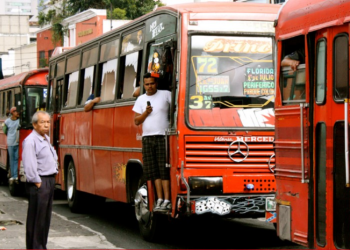 DIACO y Ministerio de Salud realizan supervisiones en buses para velar que se cumpla con el aforo establecido