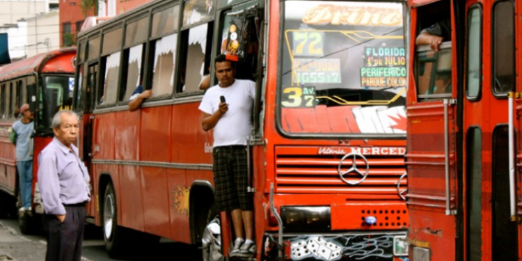 DIACO y Ministerio de Salud realizan supervisiones en buses para velar que se cumpla con el aforo establecido