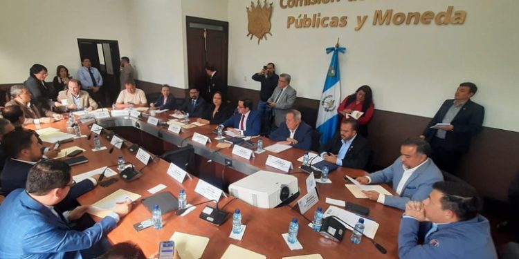 Dictamen favorable a iniciativa que asegura fondos para ampliación de carretera entre El Progreso y Zacapa