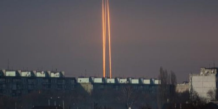 Diez muertos en nuevo bombardeo masivo ruso contra Ucrania