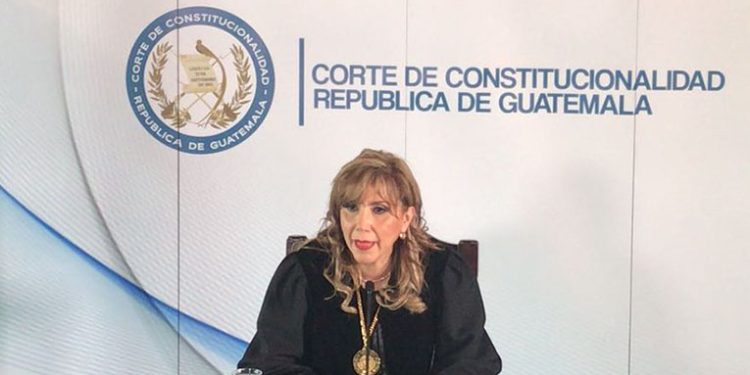 Dina Ochoa continúa como magistrada titular en la CC