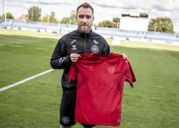 Dinamarca presenta su camiseta en protesta contra Catar y recibe una dura respuesta del comité organizador