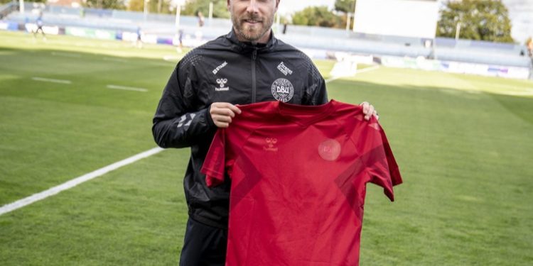 Dinamarca presenta su camiseta en protesta contra Catar y recibe una dura respuesta del comité organizador