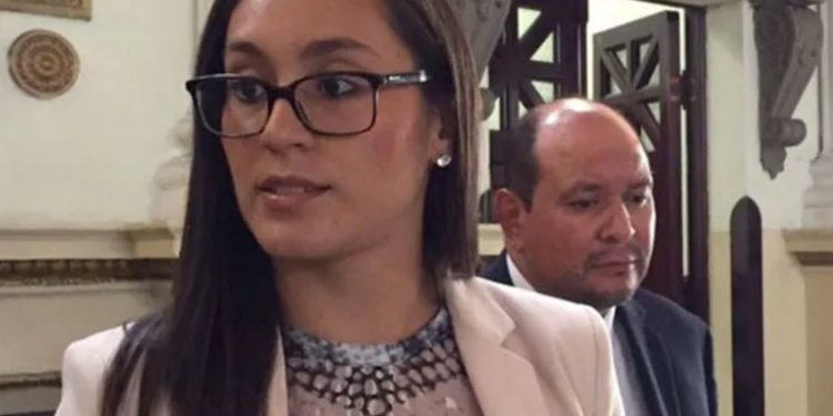 Diputada Karina Paz denuncia falta de avances en investigaciones por entrega de beneficios electorales