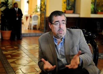 Diputado Bernardo Arévalo cuestiona la elección de PDH