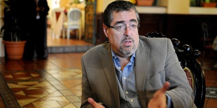 Diputado Bernardo Arévalo cuestiona la elección de PDH