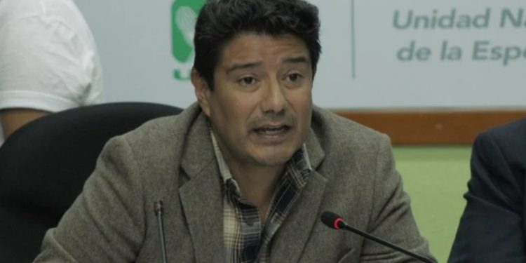 Diputado Carlos Barreda advierte de posible engaño a veteranos militares