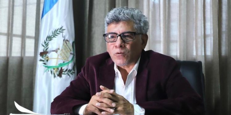 Diputado Edwin Lux cuestiona asistencia de diputados a sesiones legislativas