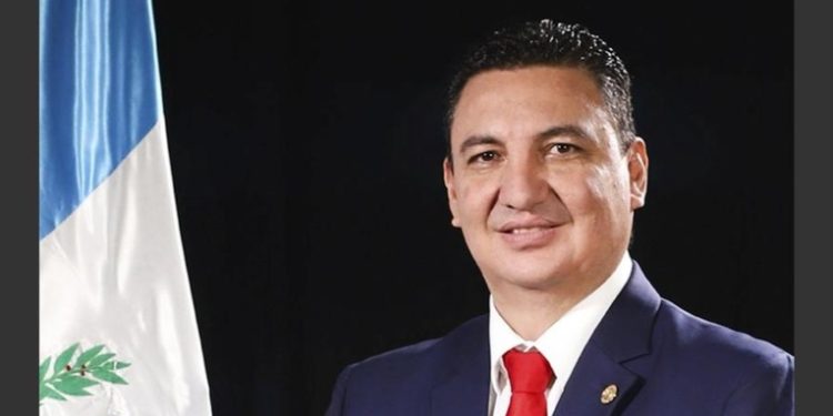 Diputado Francisco Mérida se compromete a fiscalizar el comportamiento en los precios de los productos