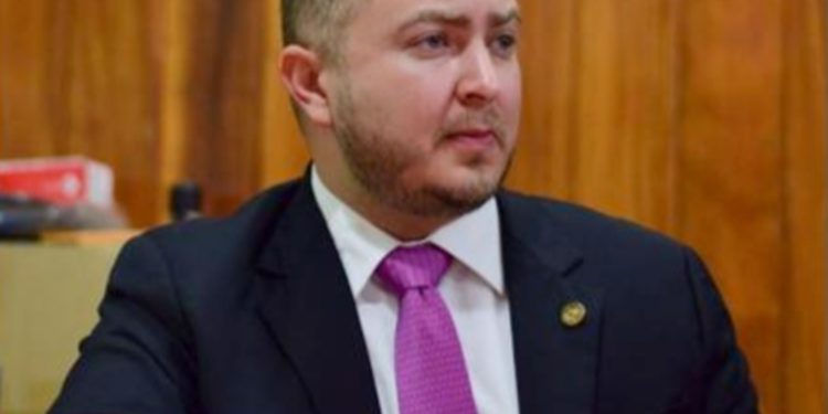 Diputado José Ubico no acude a citación por caso de retiro de su inmunidad y recusa a juez contralor