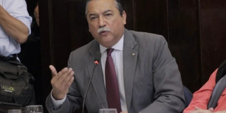 Diputado Manuel Conde defiende las obras realizadas por el gobierno