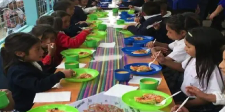 Diputado Propone Aumentar a Q10 el Presupuesto de Alimentación Escolar