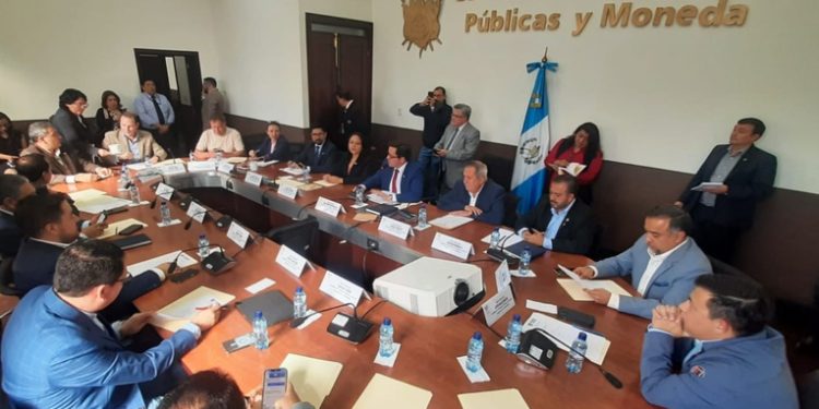 Diputados de la Comisión de Finanzas continúan citando a funcionarios para justificar aumento presupuestario