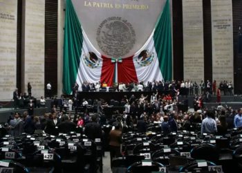 Diputados de México eliminan siete órganos reguladores