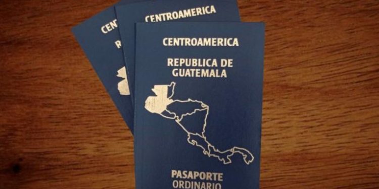 Diputados discuten sobre la falta de entrega de pasaportes a guatemaltecos