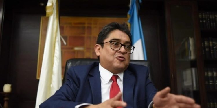 Diputados insisten en destituir a Jordán Rodas