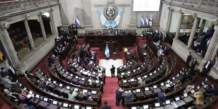 Diputados intentan aprobar iniciativas de ley como la de vacunación y trasplante de órganos