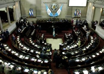 Diputados piden informe al IGSS para ver vialidad de otorgar servicios a trabajadores por contrato