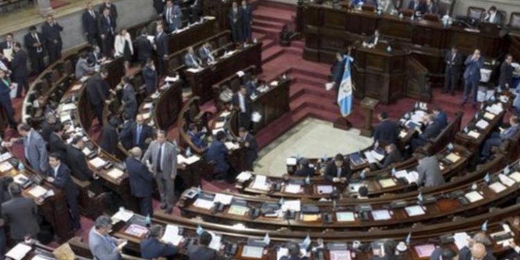 Diputados proponen eliminar el impuesto de solidaridad