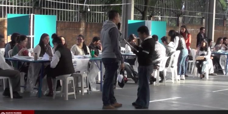Diputados reaccionan ante propuesta para cada elector sepa porque candidato votará.