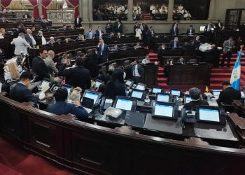Diputados seguirán recibiendo aumento salarial tras falta de quórum en el Congreso