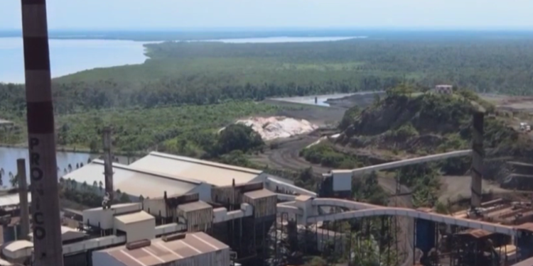 Diputados sugieren licitación internacional para explotación minera