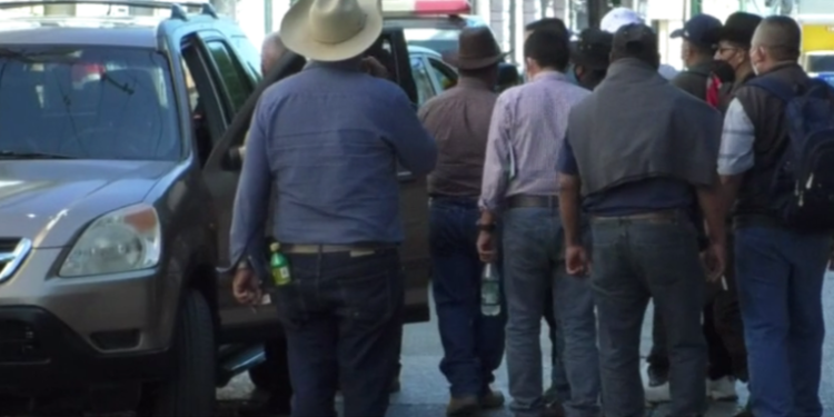 Diputados y ex soldados llegan acuerdo de suspender bloqueos