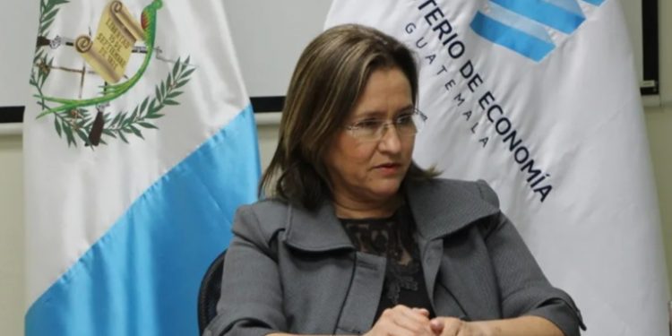 Directora de la DIACO reitera amenazas en contra de su personal por supervisiones en gasolineras