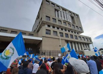 Dirigentes de protesta evalúan nuevas medidas para exigir renuncia de jefa del MP
