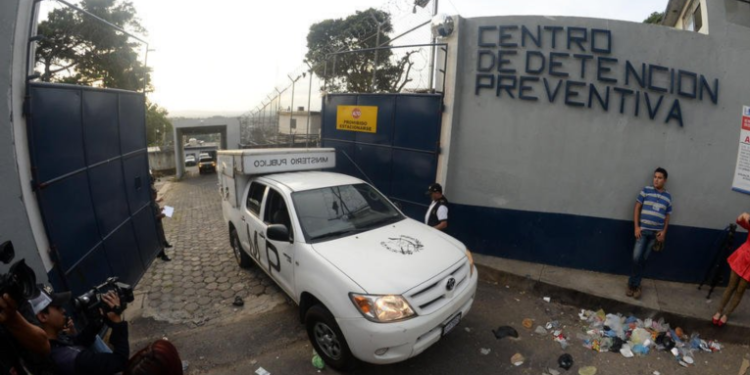 Disminuyen casos de coronavirus en cárceles