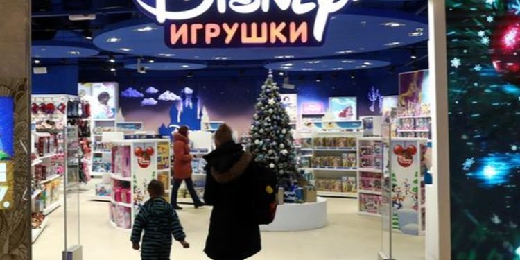 Disney clausura todos sus negocios en Rusia